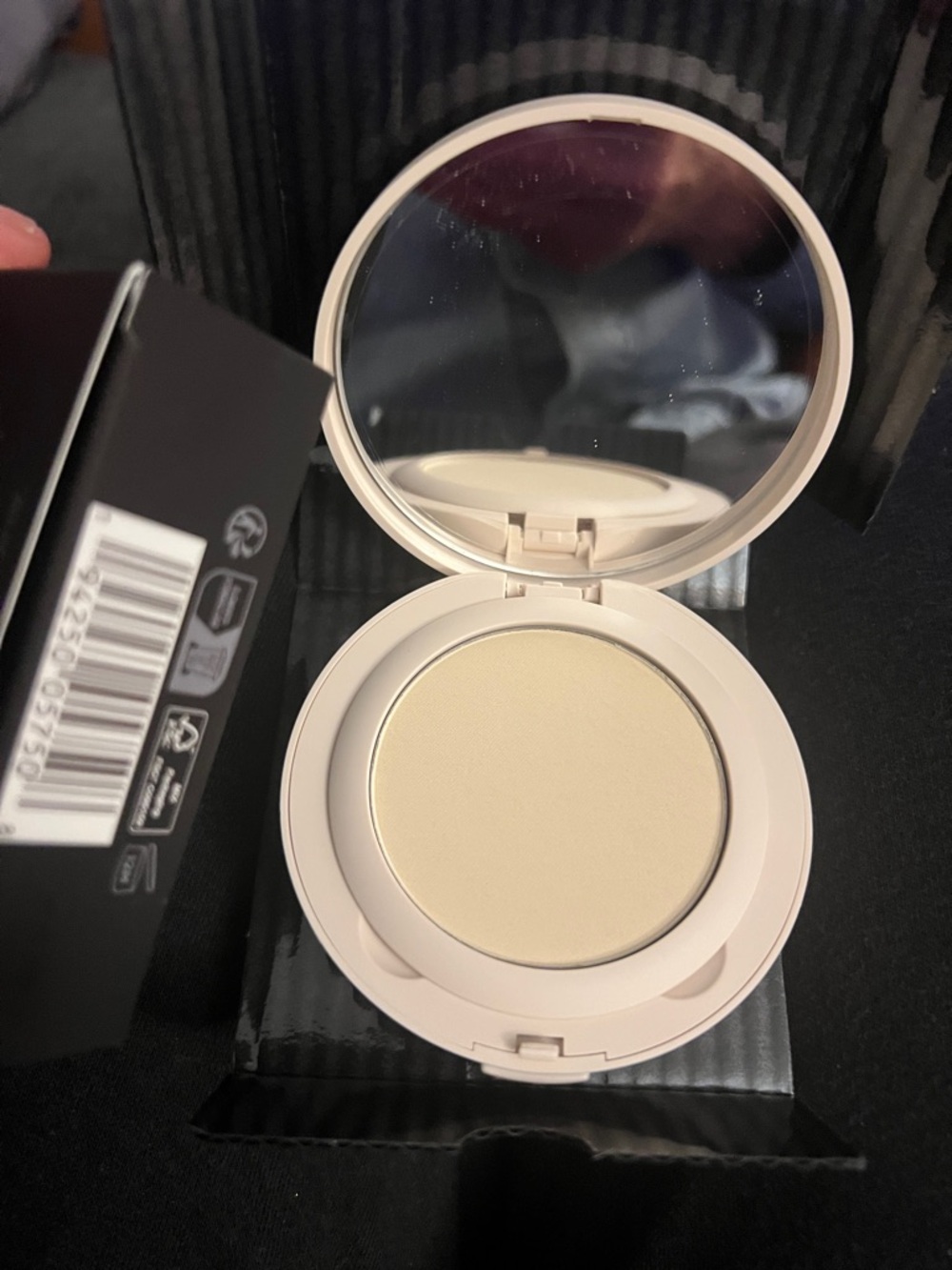 laura mercier Black Compact Translucent Pressed Setting Powder